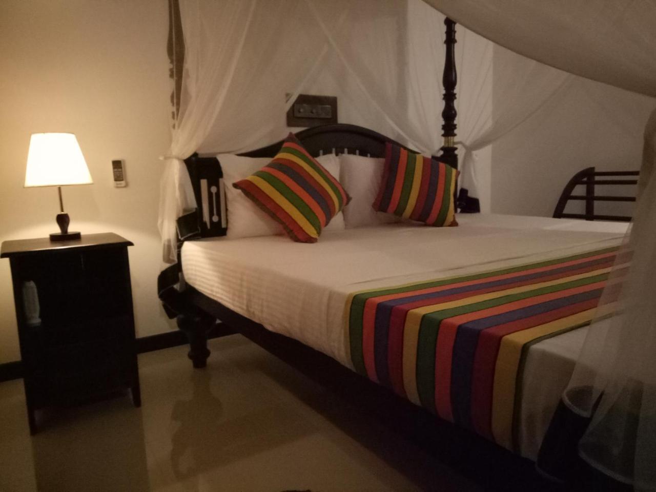 Janu Homestay Tangalle Bagian luar foto