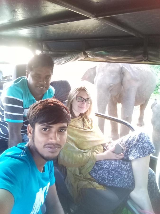 Janu Homestay Tangalle Bagian luar foto