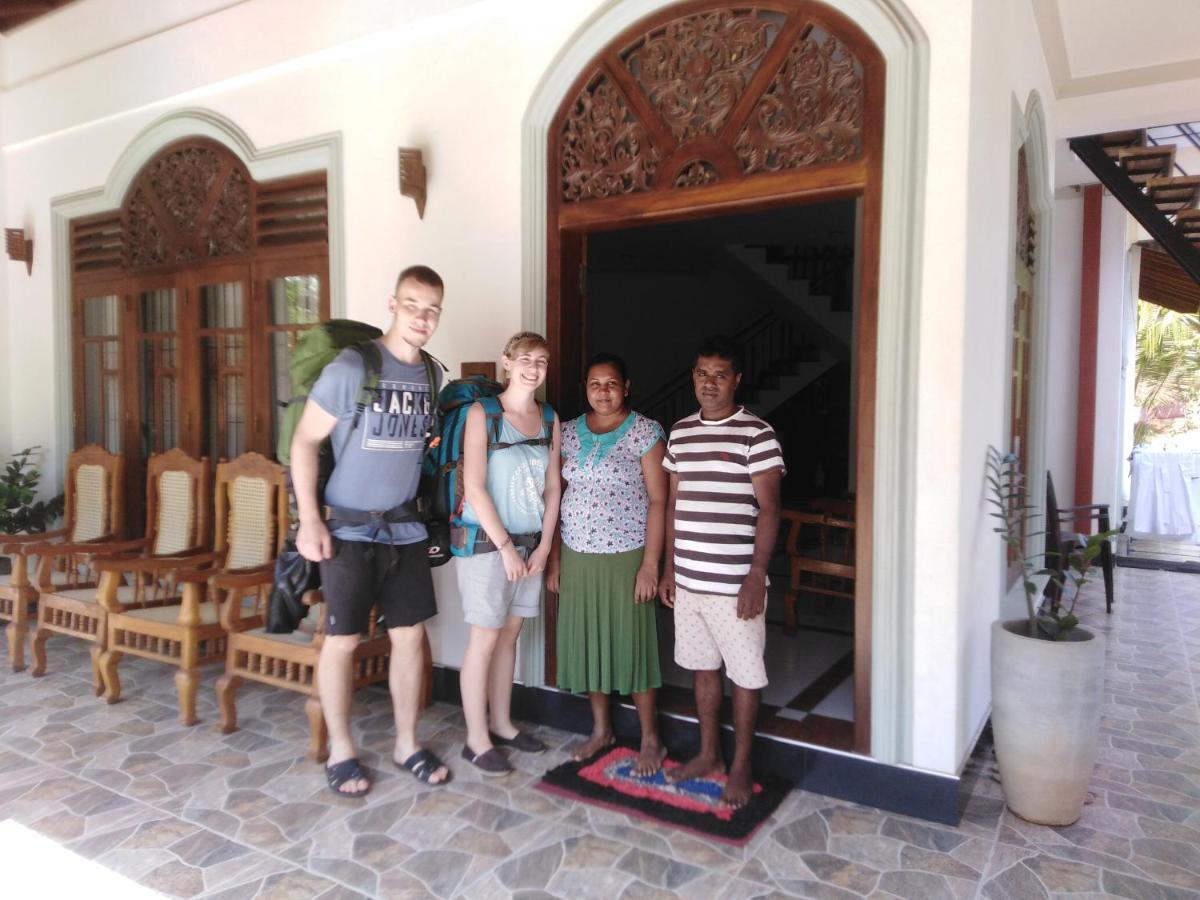 Janu Homestay Tangalle Bagian luar foto