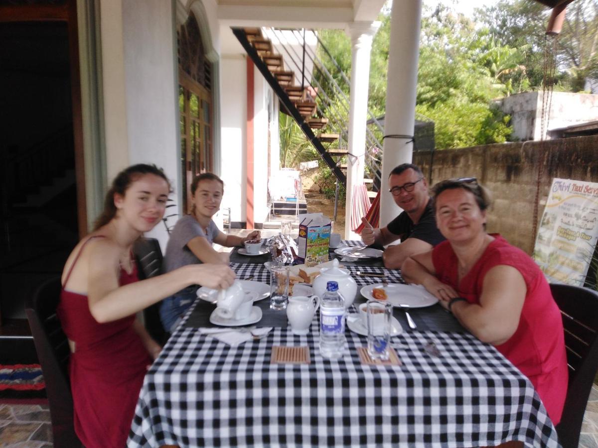 Janu Homestay Tangalle Bagian luar foto